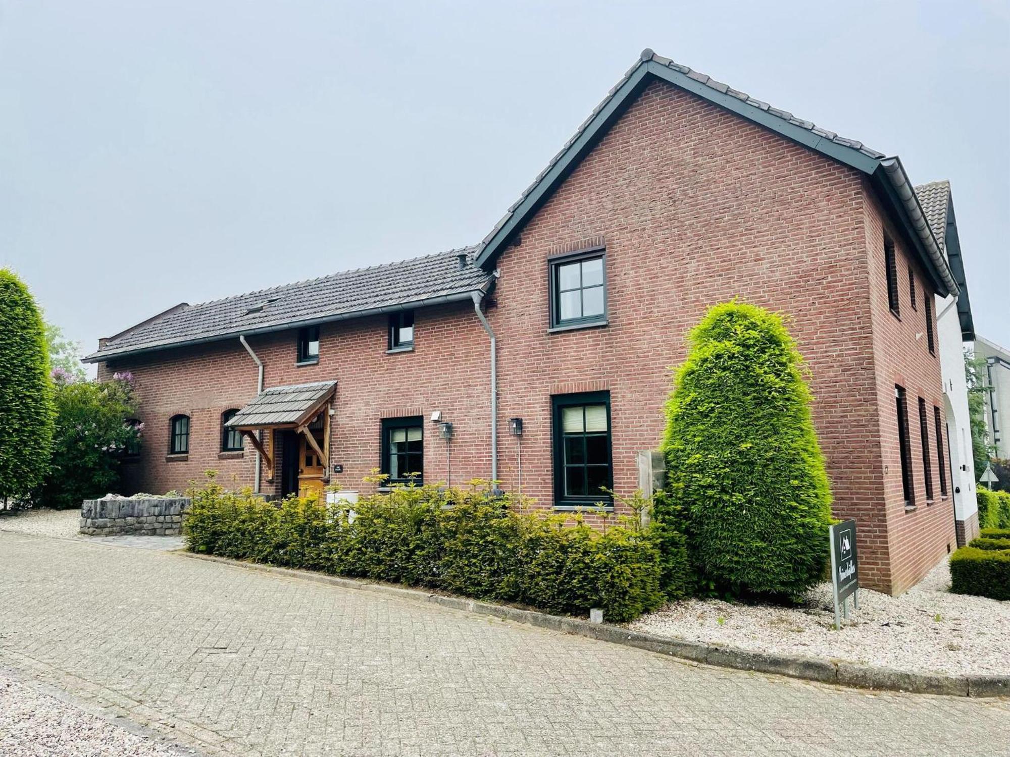 Вілла Attractive Farmhouse In South Limburg With Terrace Klimmen Екстер'єр фото